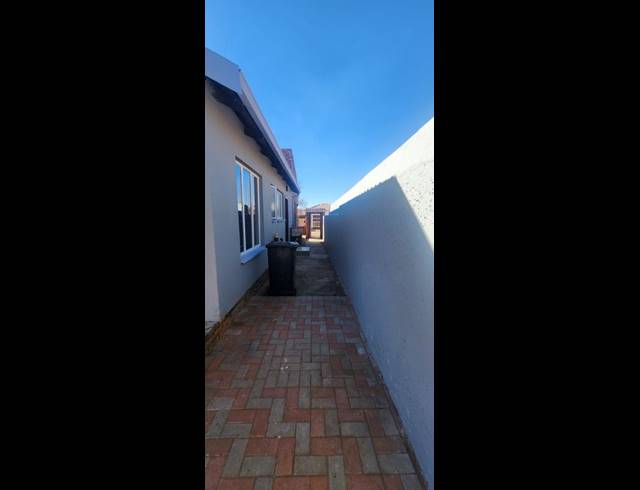 5 BEDROOM HOUSE FOR SALE IN DANVILLE EXT 5